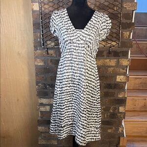 Banana Republic lightweight Black and White Patterned Detailed Midi Dress 8